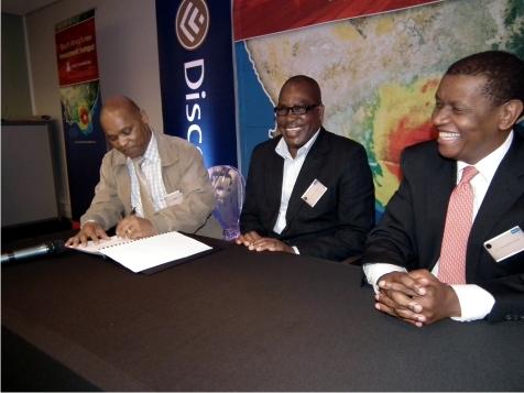 Signing on the dotted line to secure the handover of R1 million from the NMBM to Discovery Health as part of an investment incentive policy